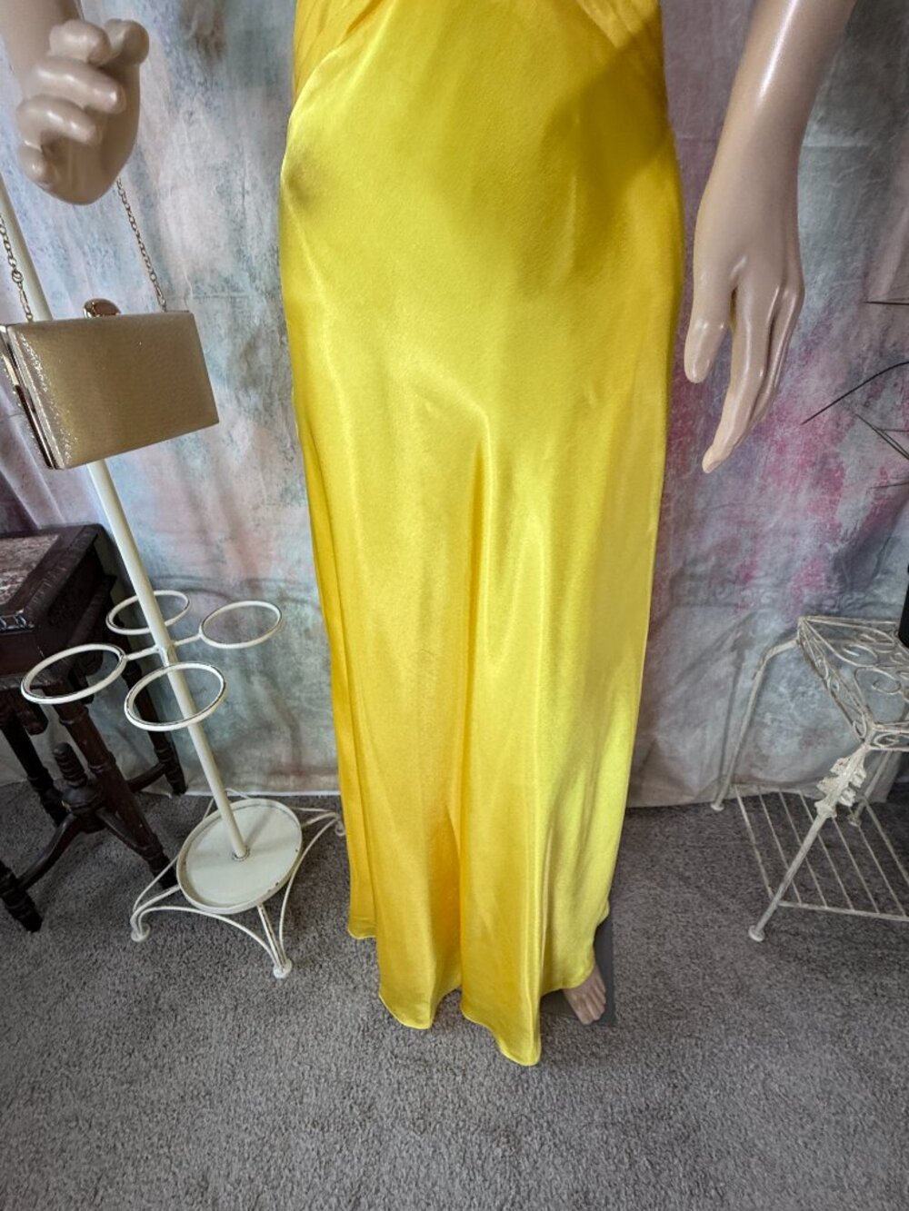 📌Xscape Dramatic Open-Back Design Chiffon Back Cascade Formal - Prom Dress - Picture 4 of 16